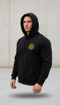 Felpa nera urban fit con stemma giallo